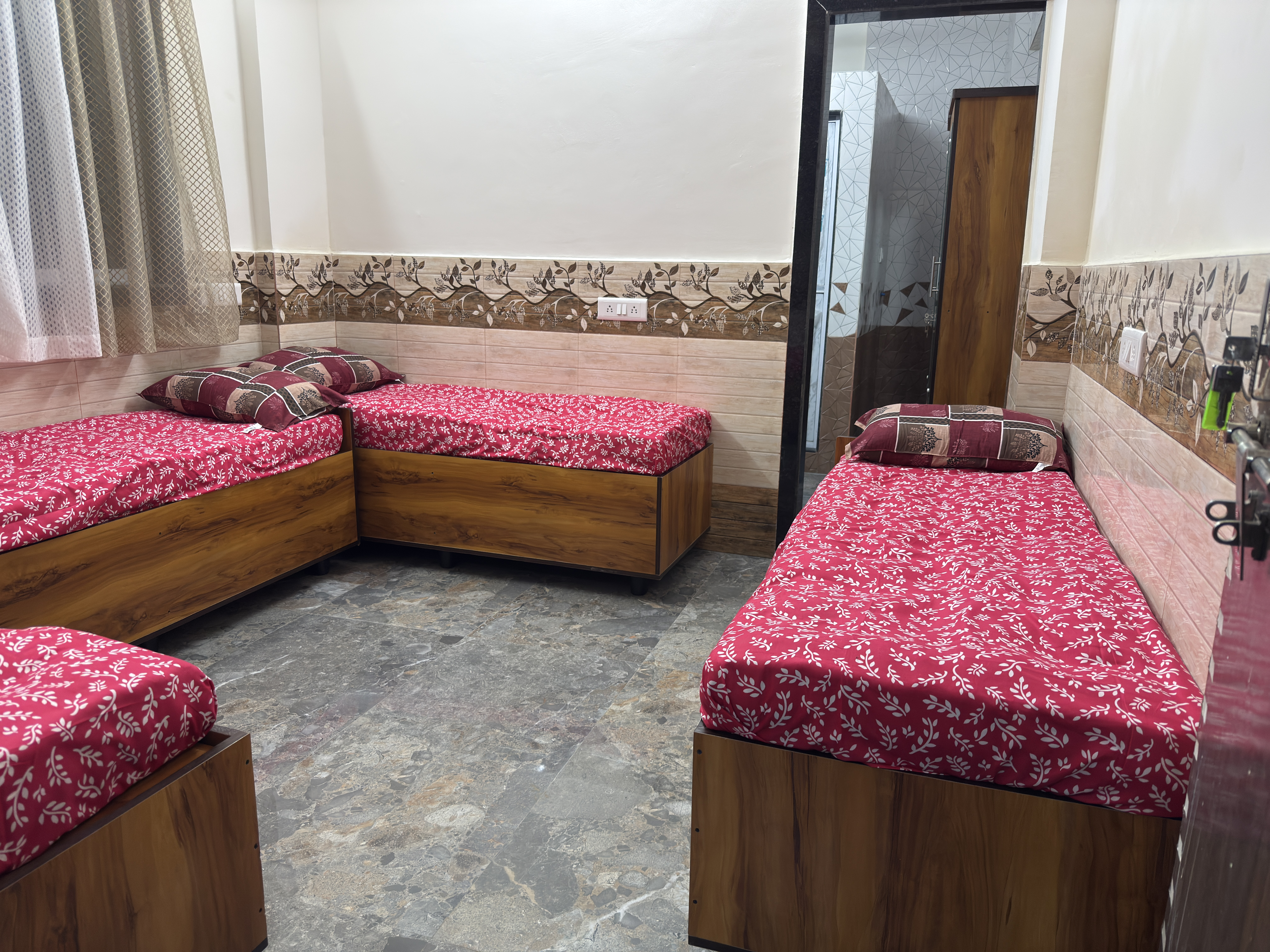 Dolphin PG F-234 Photo 1 Dolphin PG F-234 Photo 1