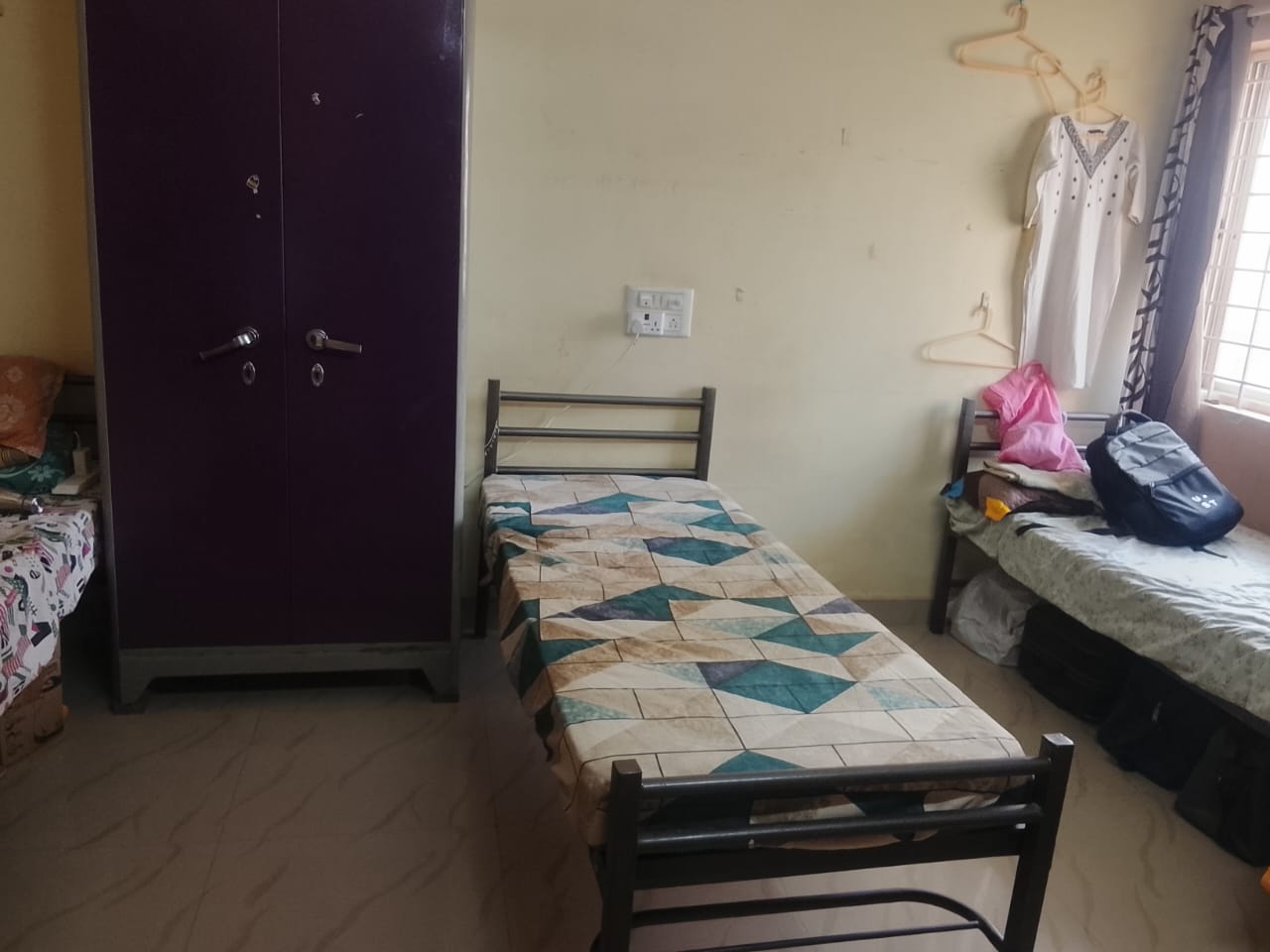 Vilaasa A Hoodi - Image 2