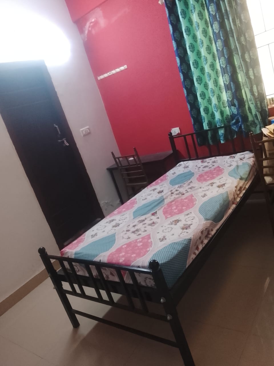 Vilaasa B Hoodi - Image 1