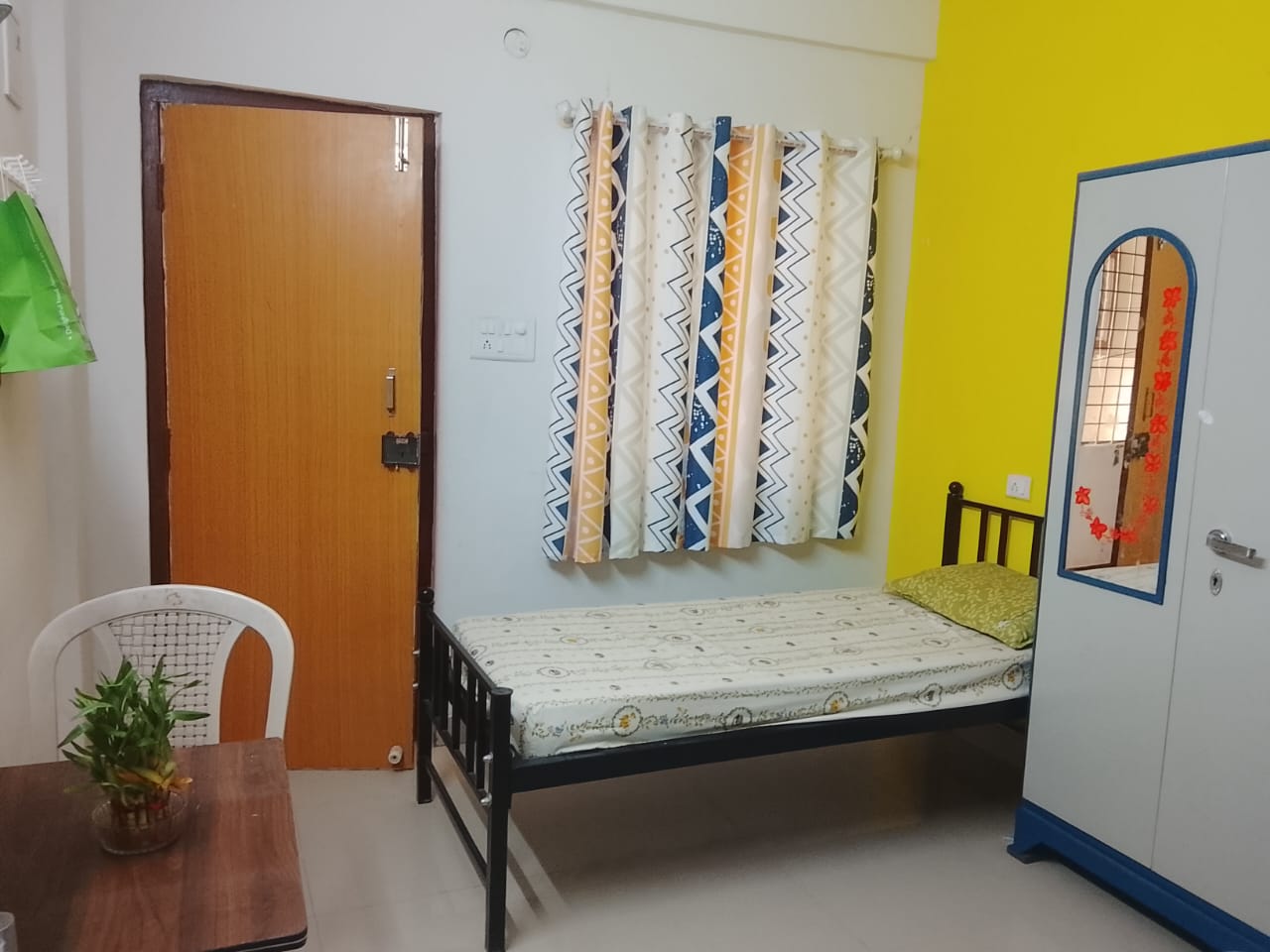 Vilaasa B Hoodi - Image 3