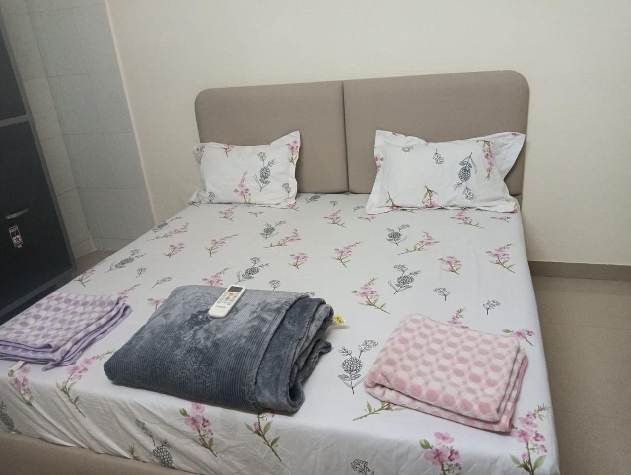 Madhavi Niwas 06 - 2nd floor Service Apartment Photo 3 Madhavi Niwas 06 - 2nd floor Service Apartment Photo 3