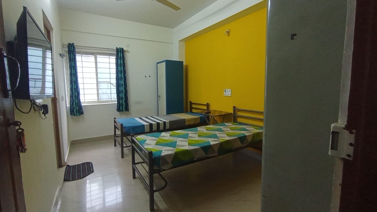 Vilaasa A Hoodi - Image 10