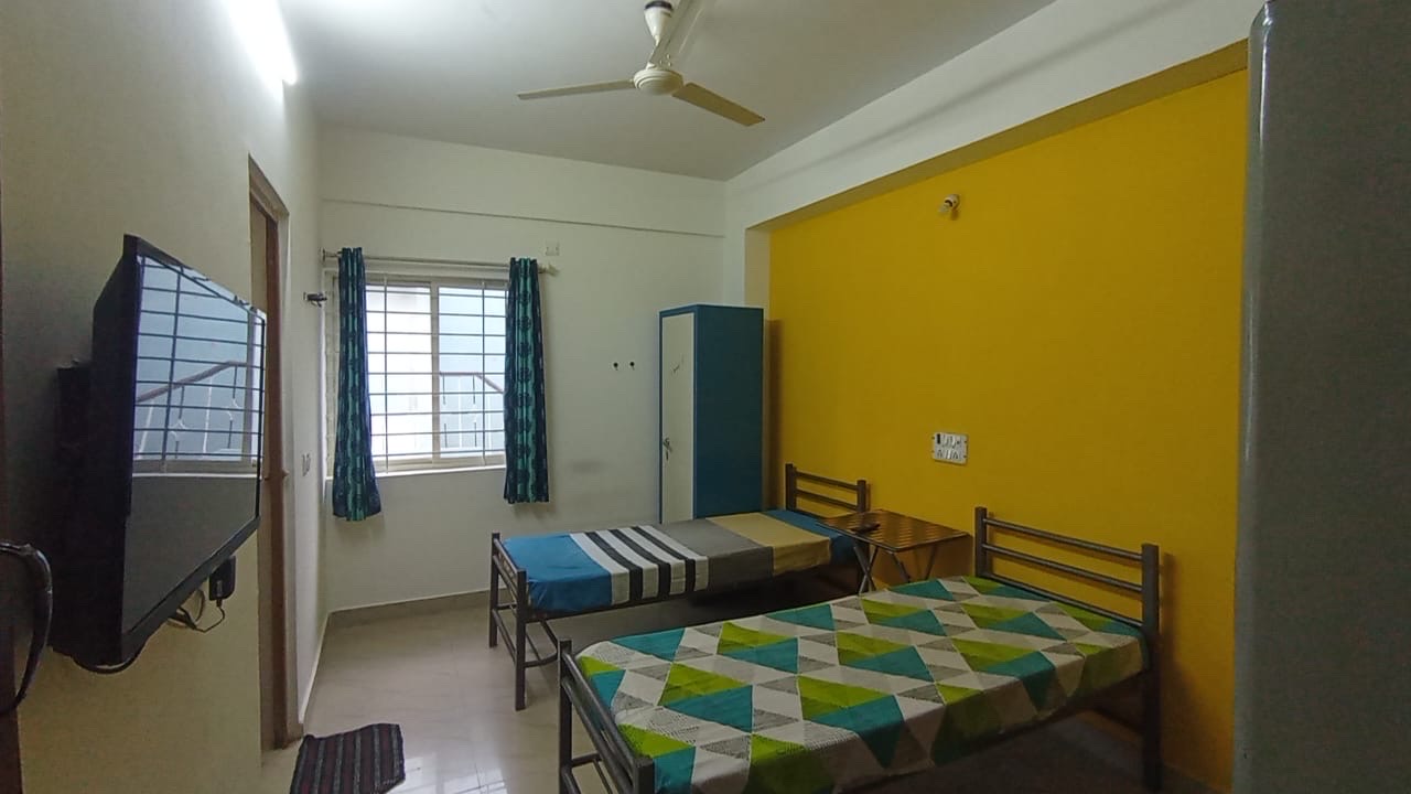 Vilaasa A Hoodi - Image 12