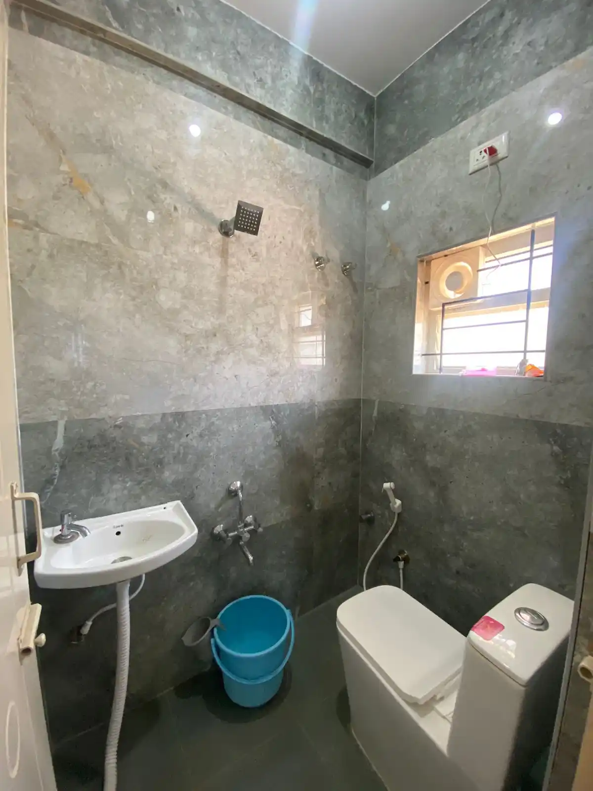 Pramod’s Paying Guest  Photo 5