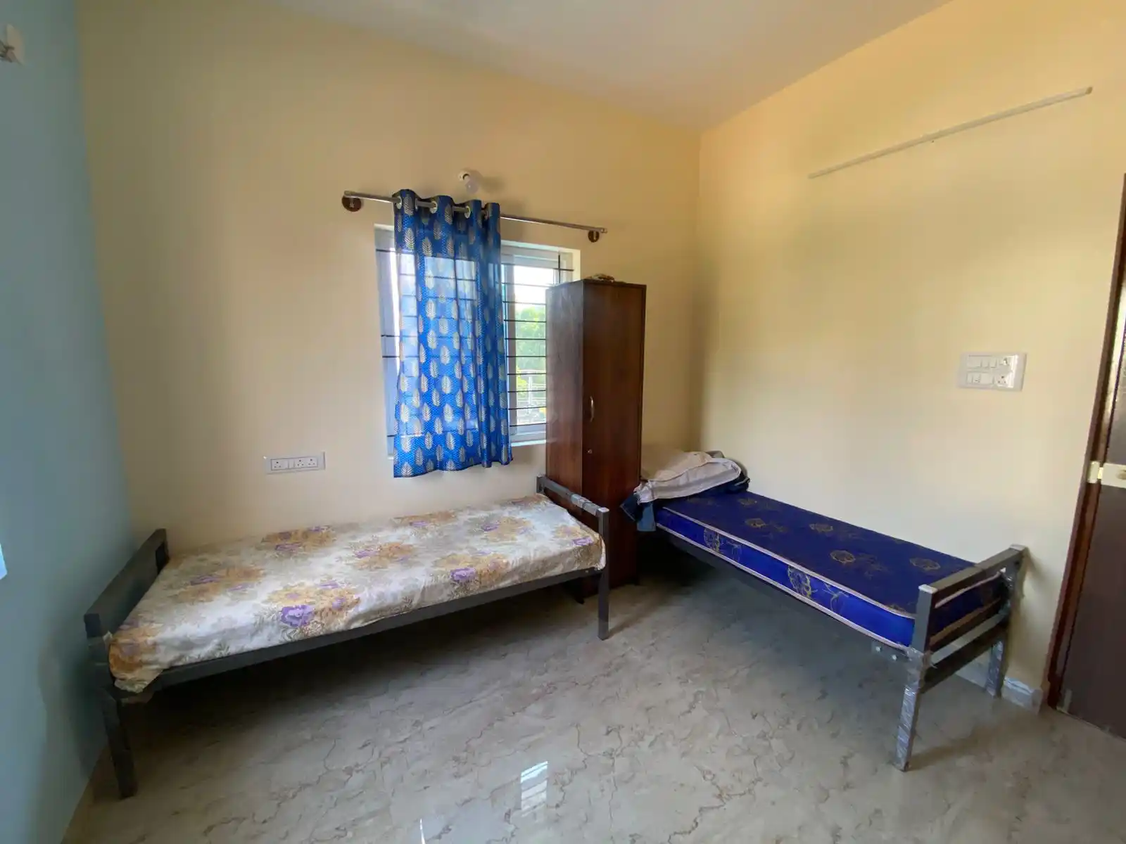 Pramod’s Paying Guest  Photo 6