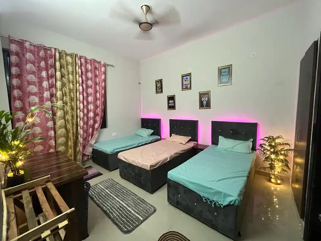 LUXO PG Sec 121 Photo 2 LUXO PG Sec 121 Photo 2