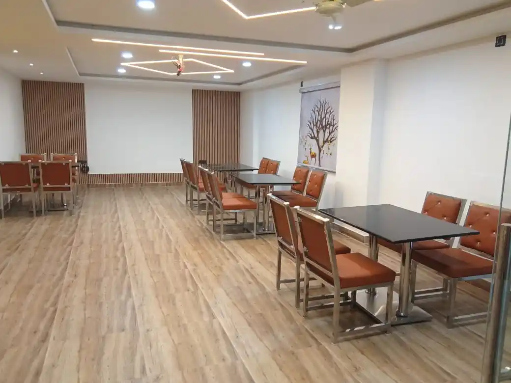 SVR Lavish Lounge Photo 4