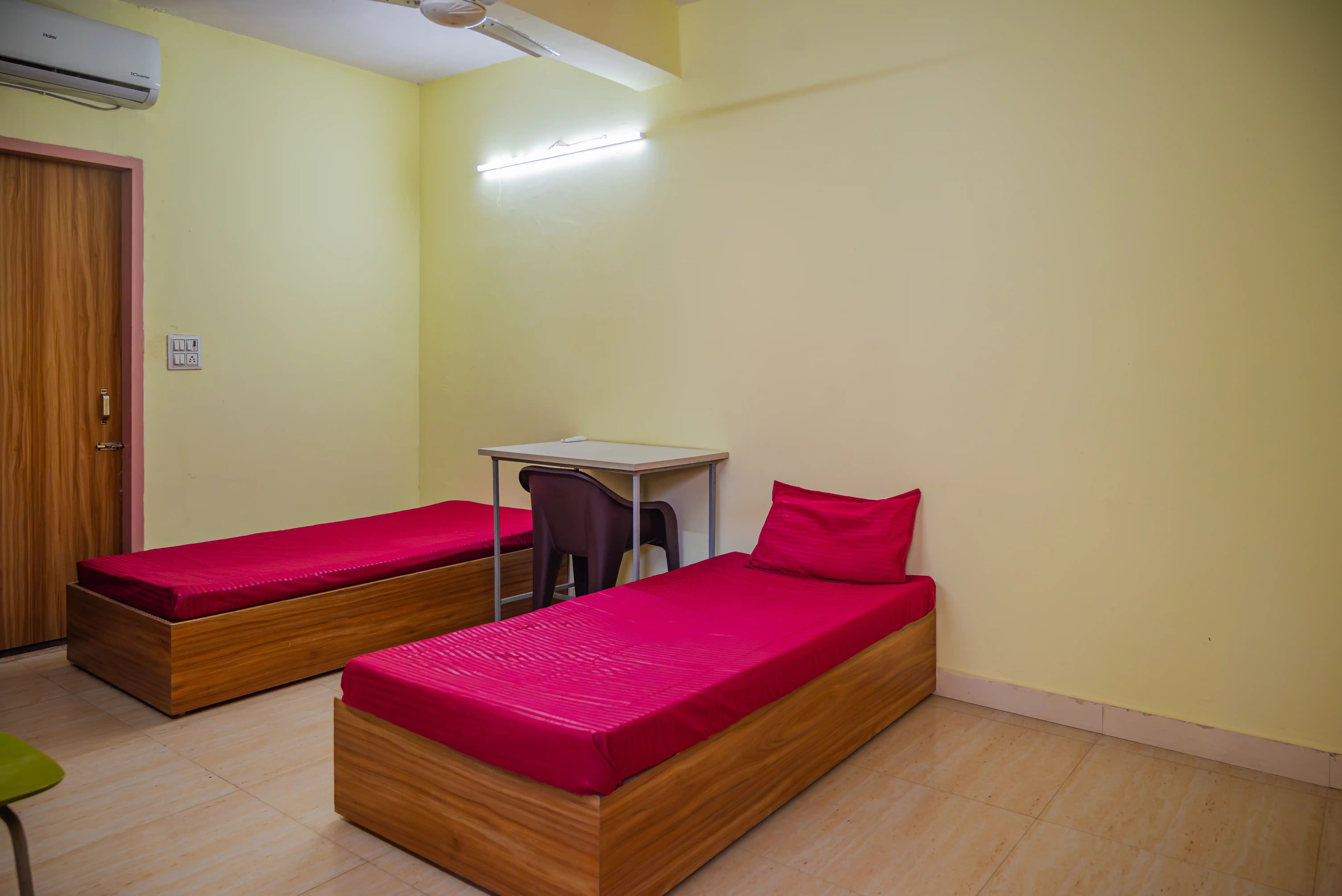 House No 10 - Image 17