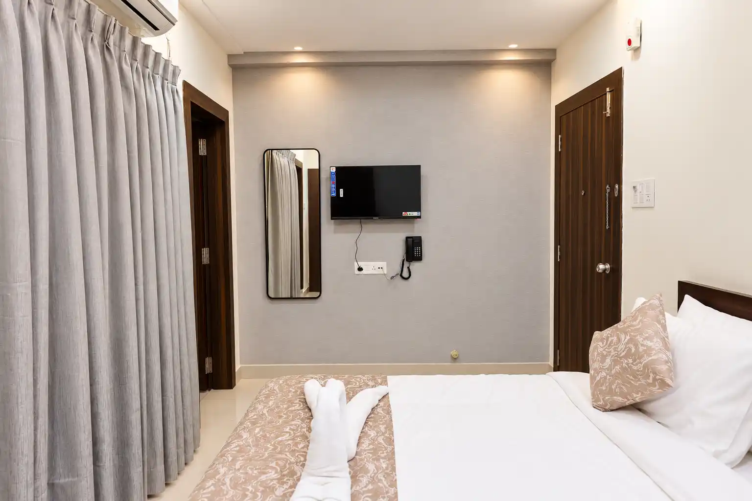 HOTEL RAKESH GRAND Photo 1