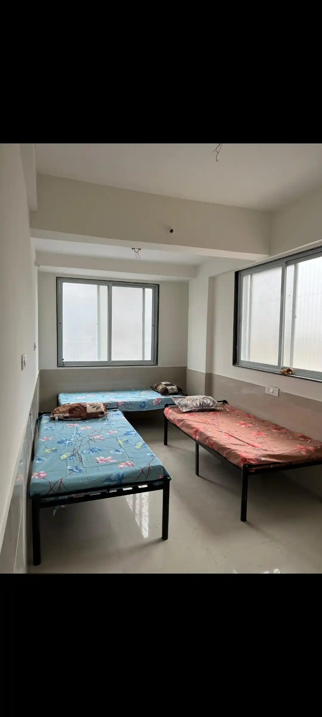 Metroline Girls PG Photo 1