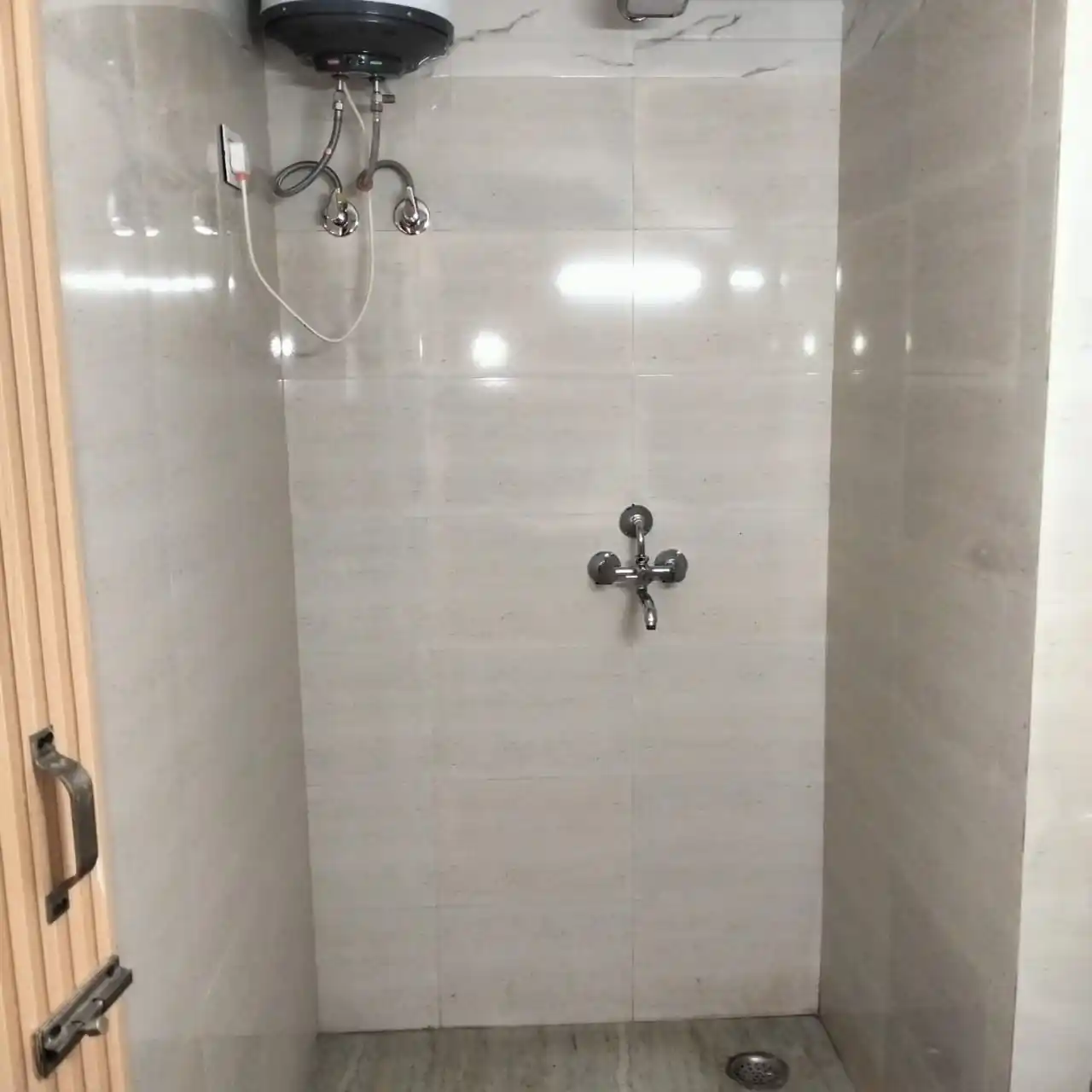 Dore Appartment 1534B Sec 52 Photo 5