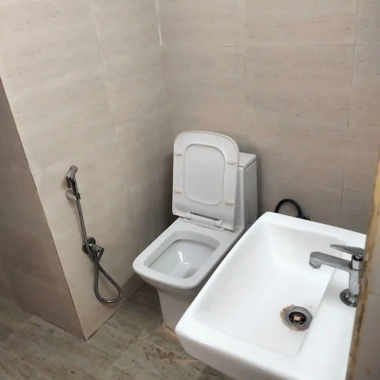 Dore Appartment 1534B Sec 52 Photo 2