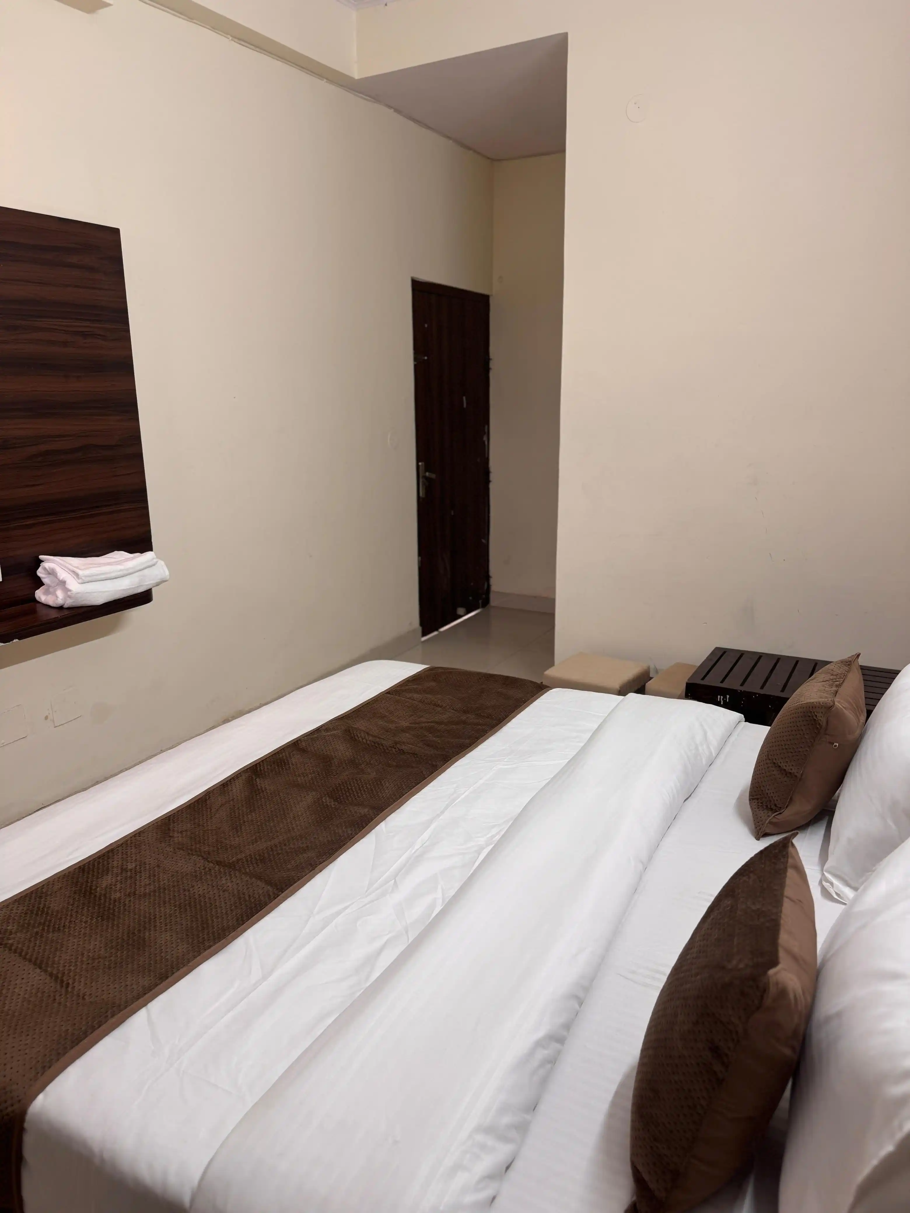 Helo Stay Model Town Jagatpura - Image 11