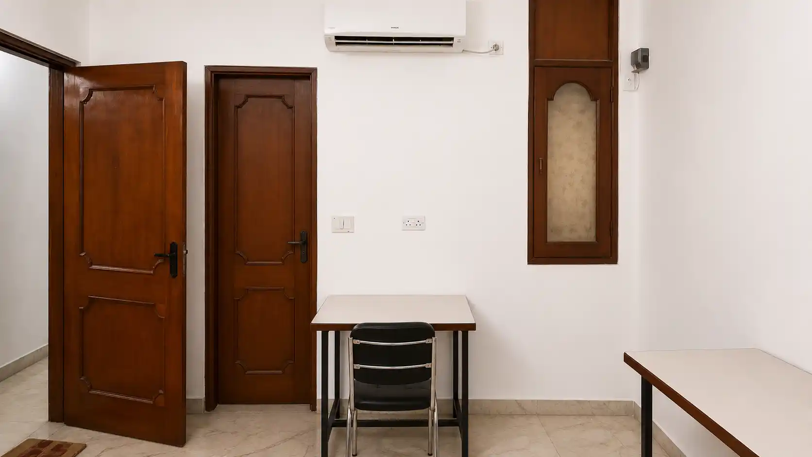 BMB-Aaron House - Image 1