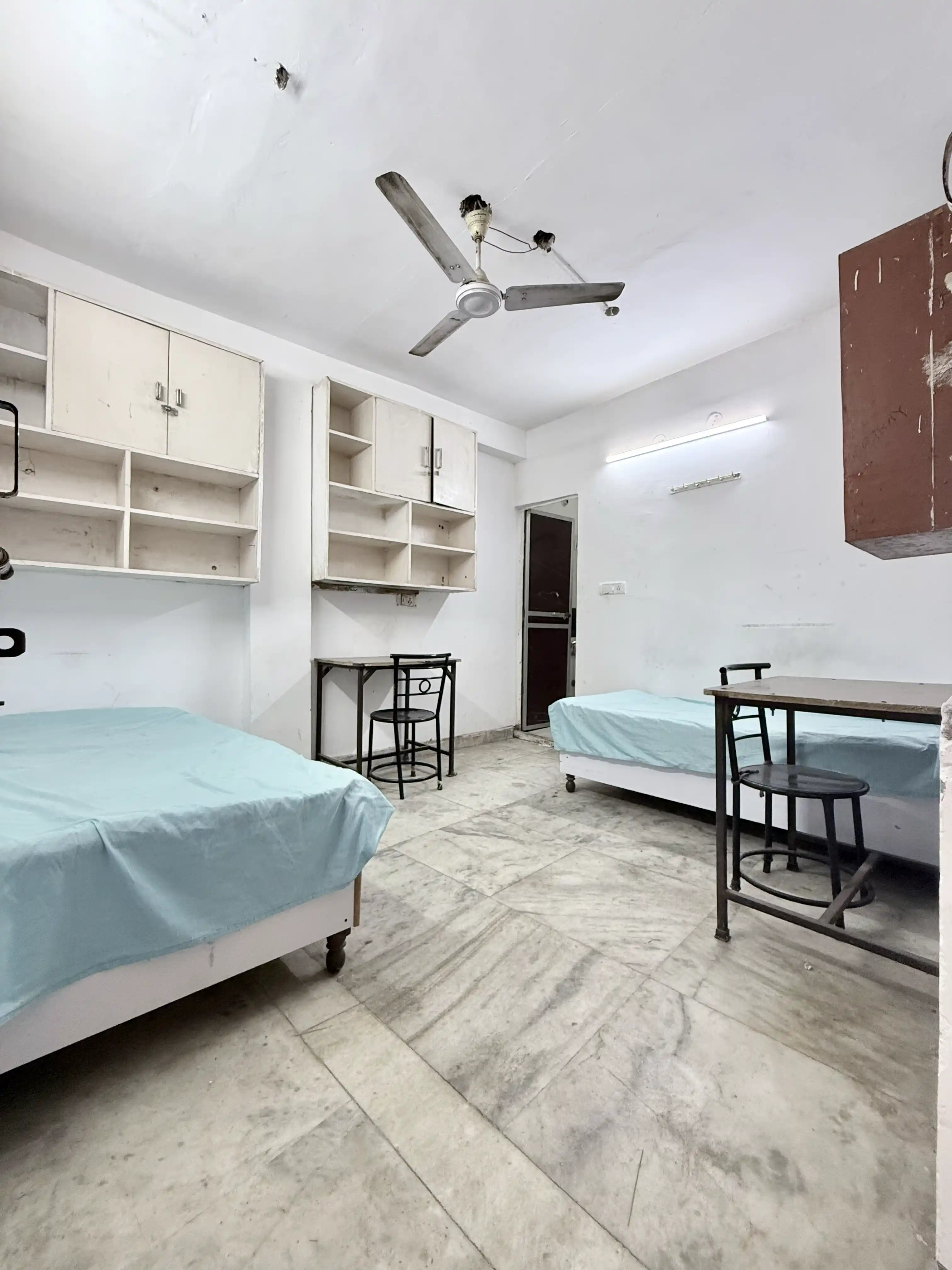 Livit Stays Gold Photo 1 Livit Stays Gold Photo 1