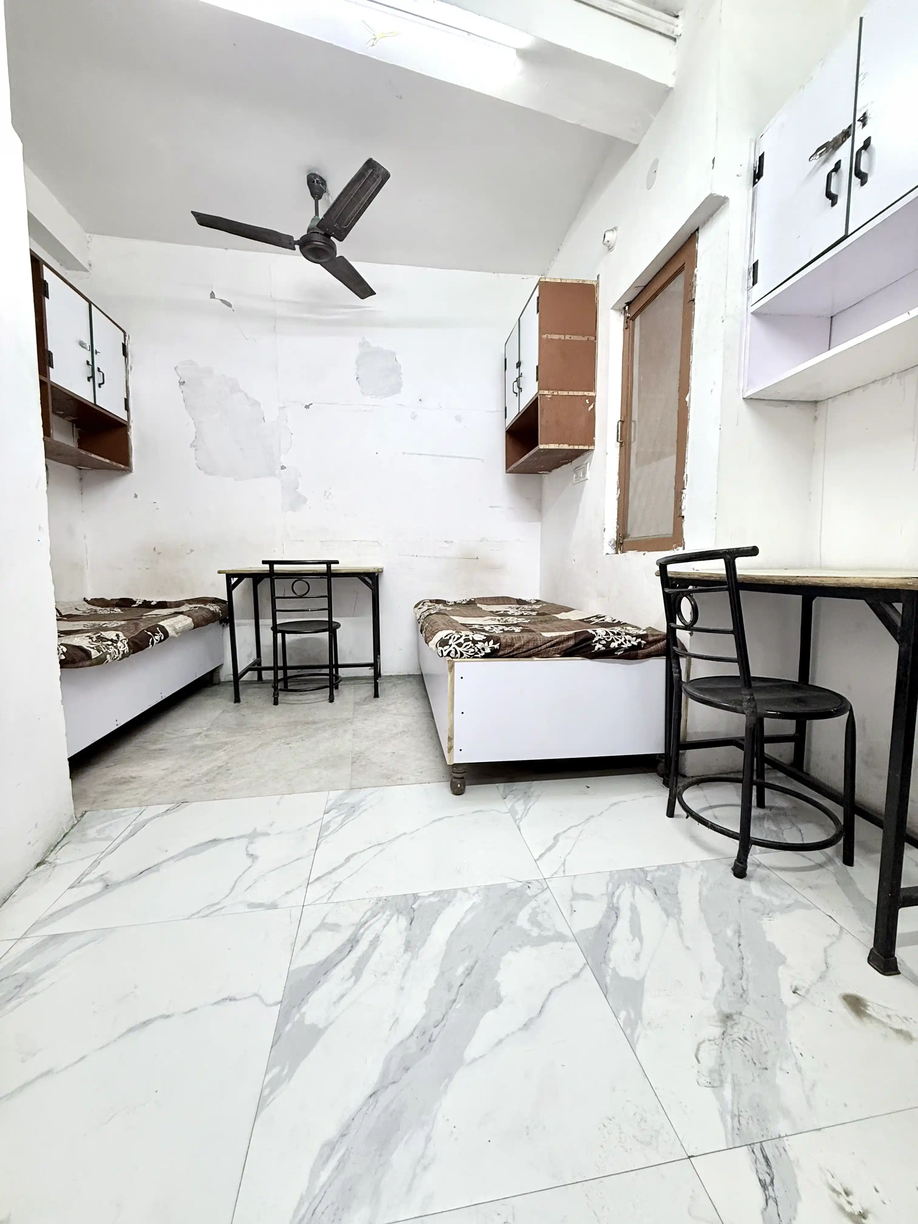 Livit Stays Gold Photo 2 Livit Stays Gold Photo 2