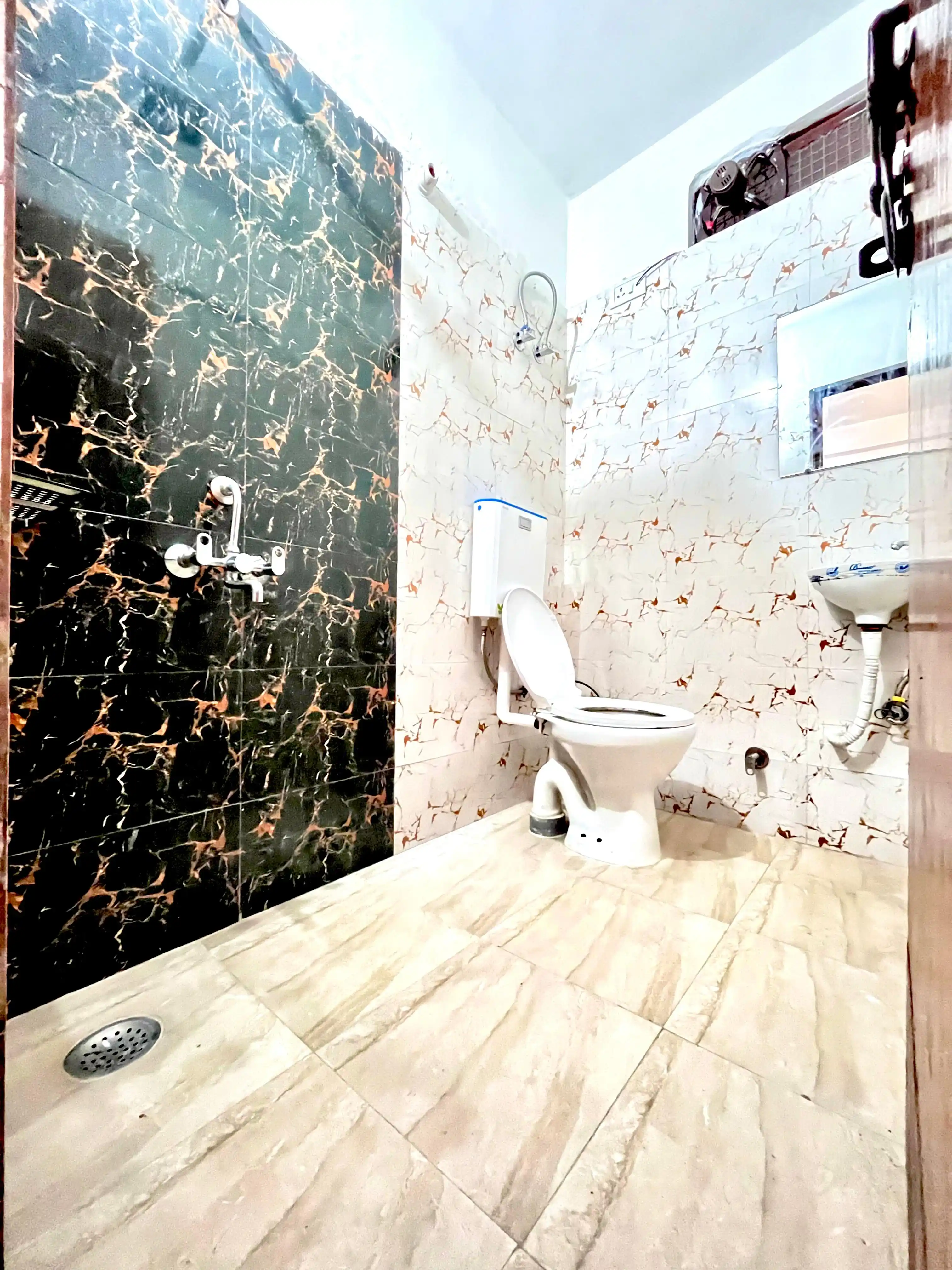 Livit Stays Gold - Image 7