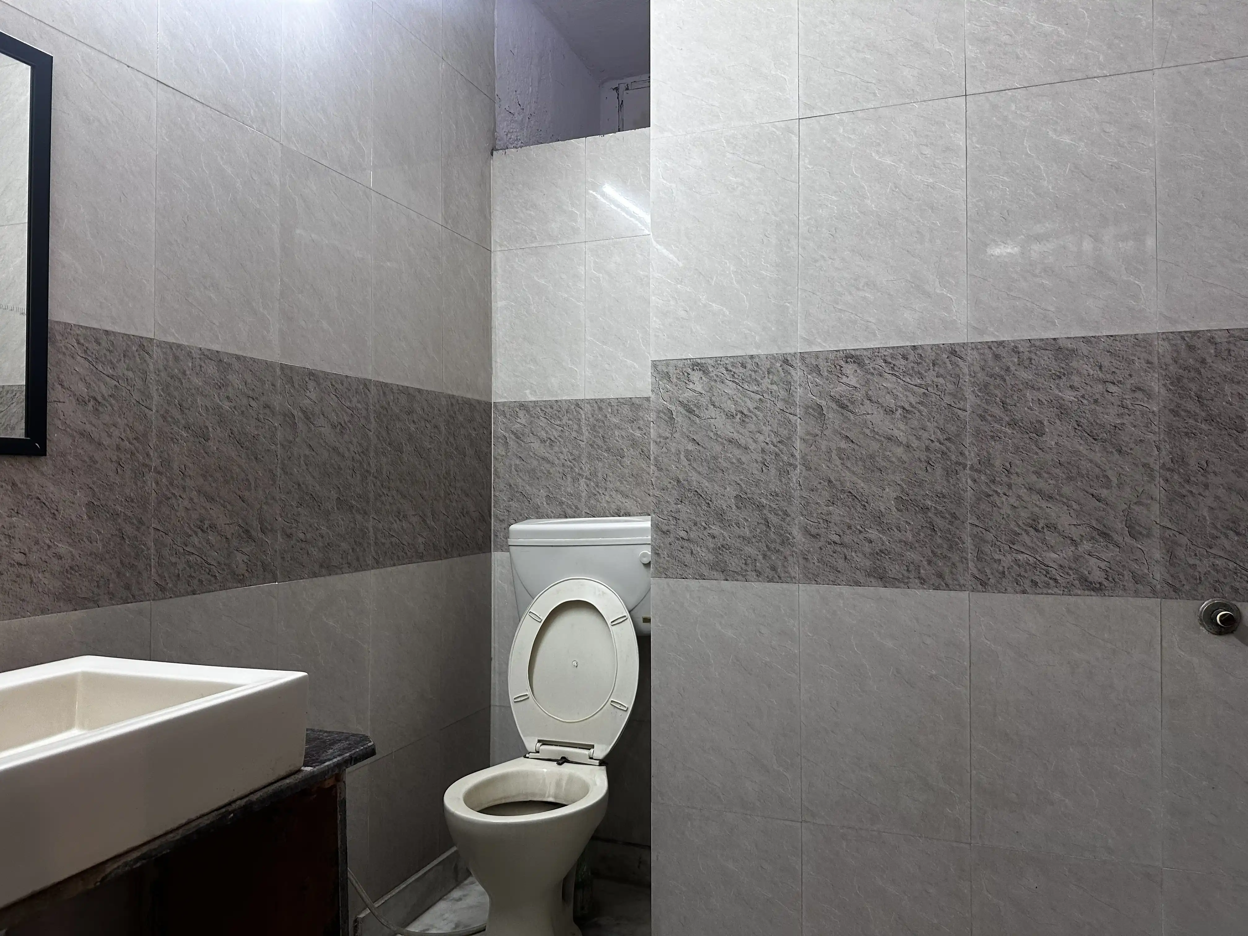 F23b - Image 11