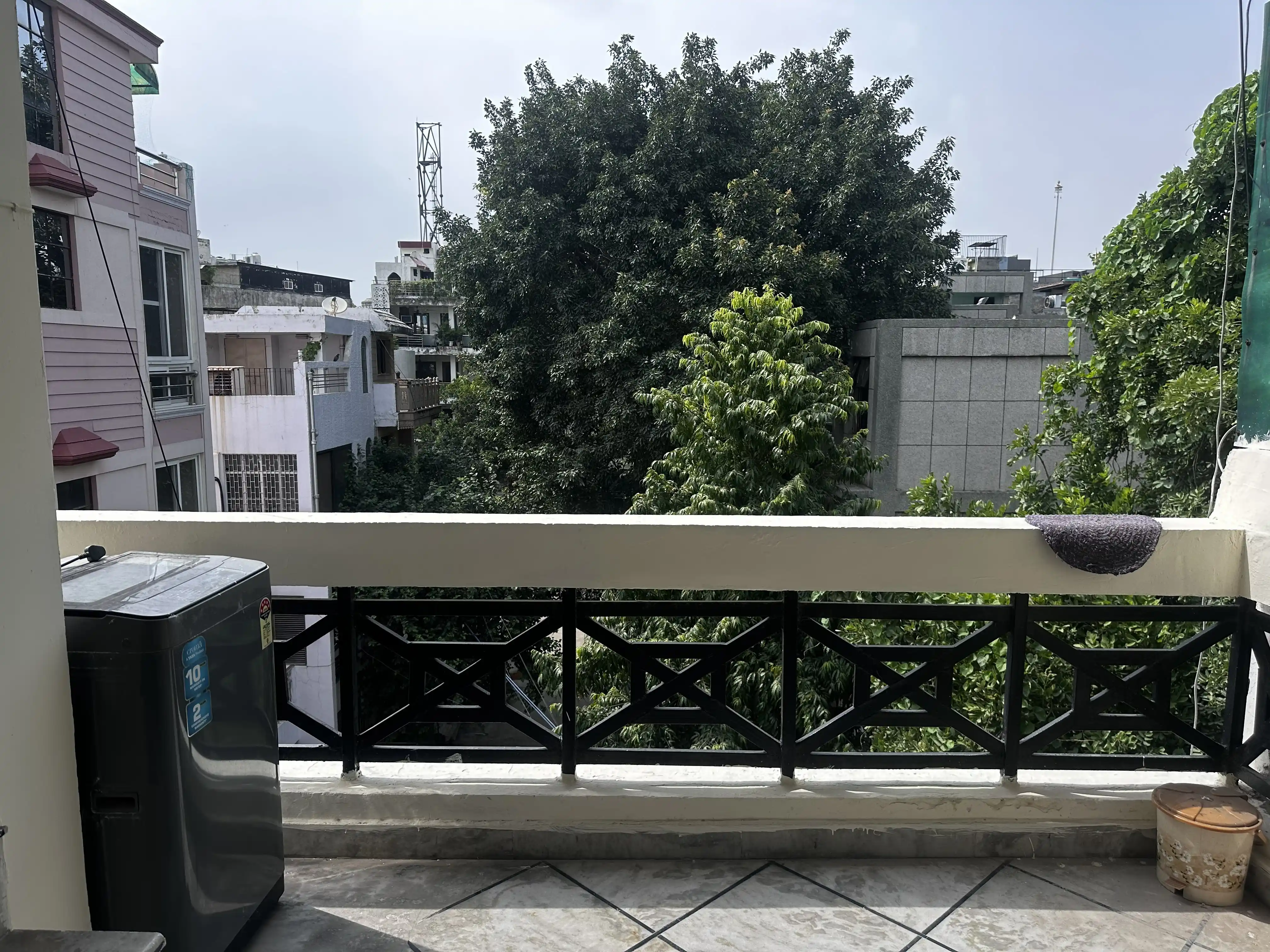 F23b - Image 12