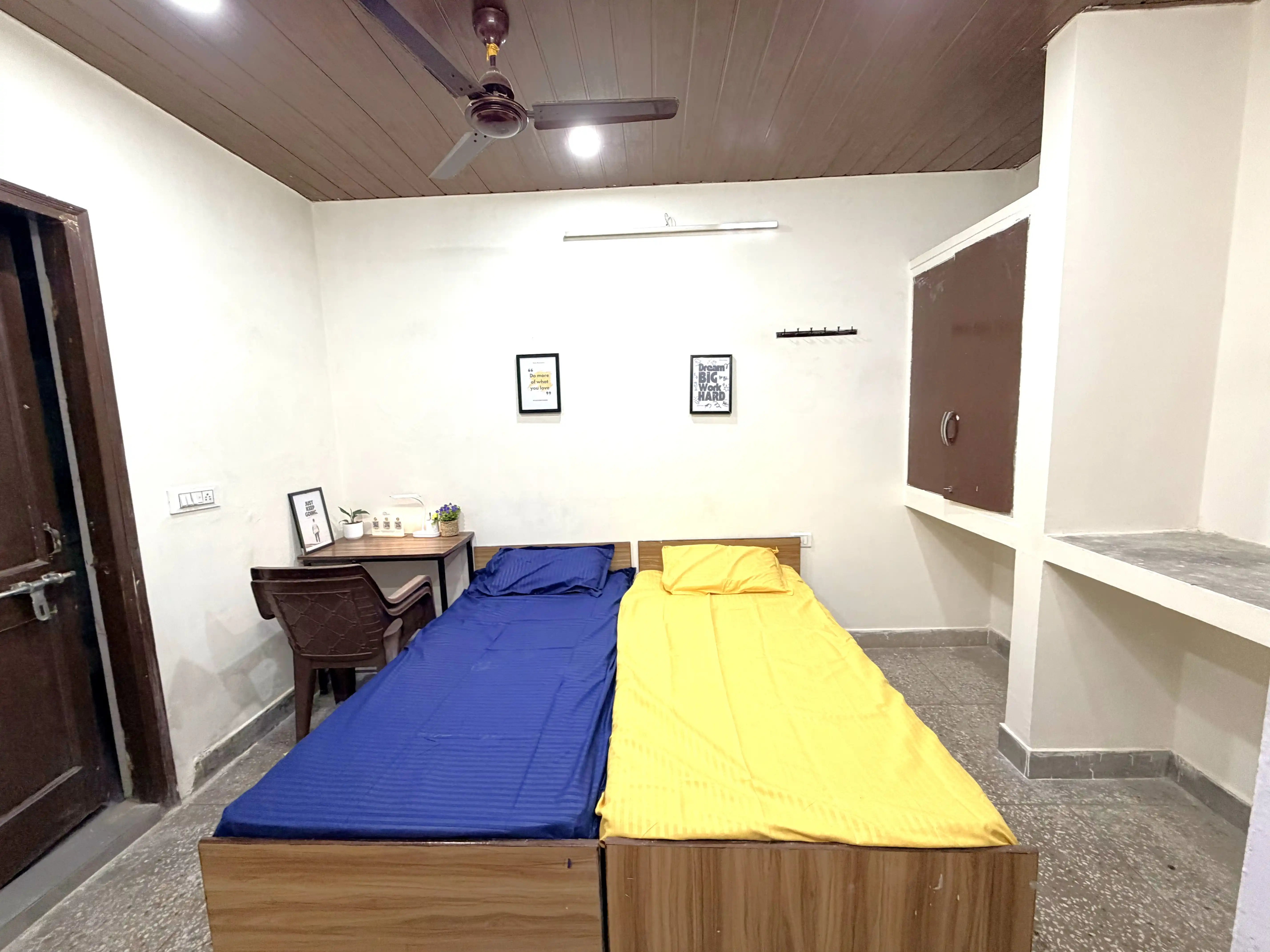 Yash Comfy Abode - Shriniwash Boys Pg Photo 2