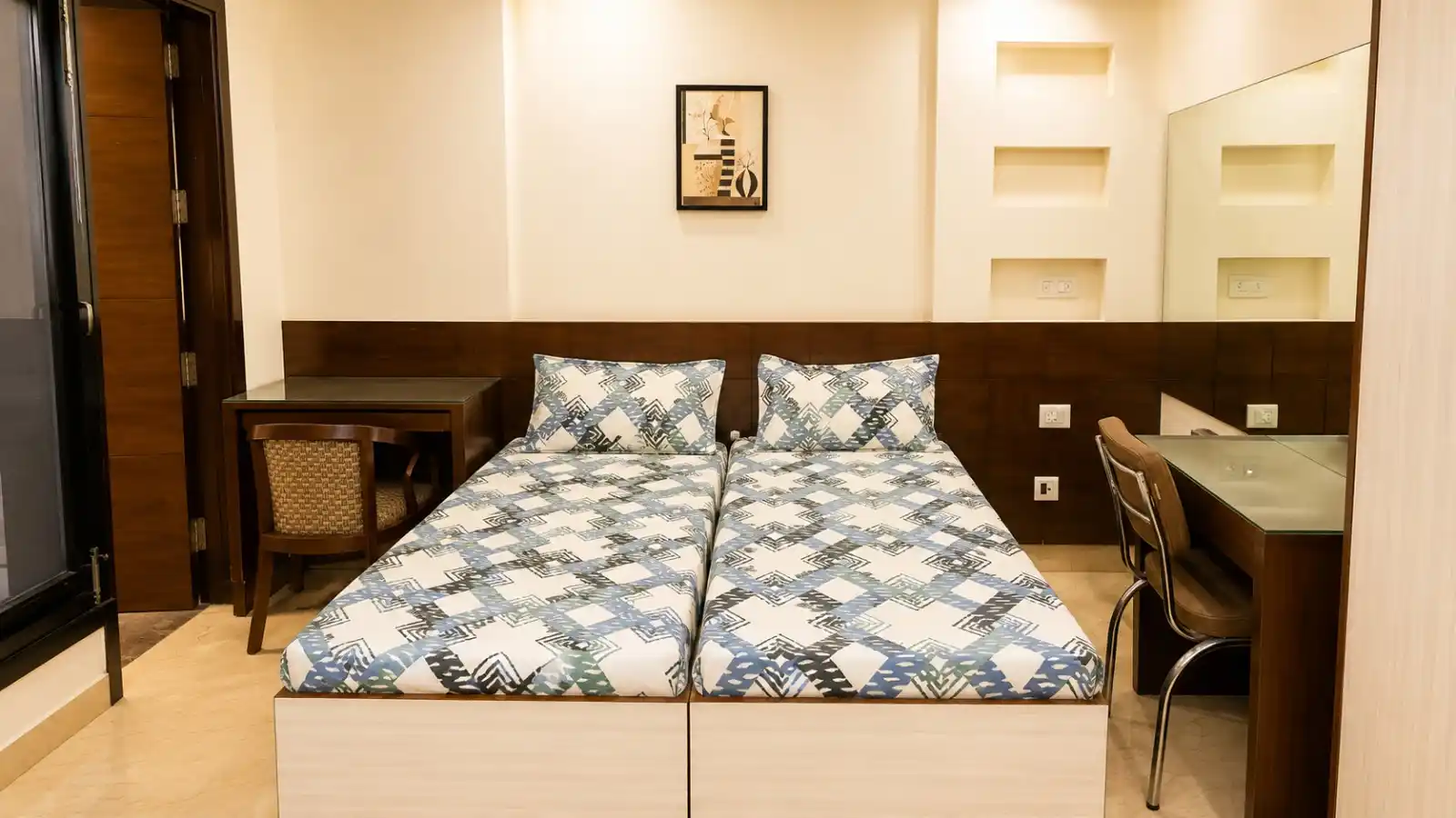 BMB- Titan House Photo 6